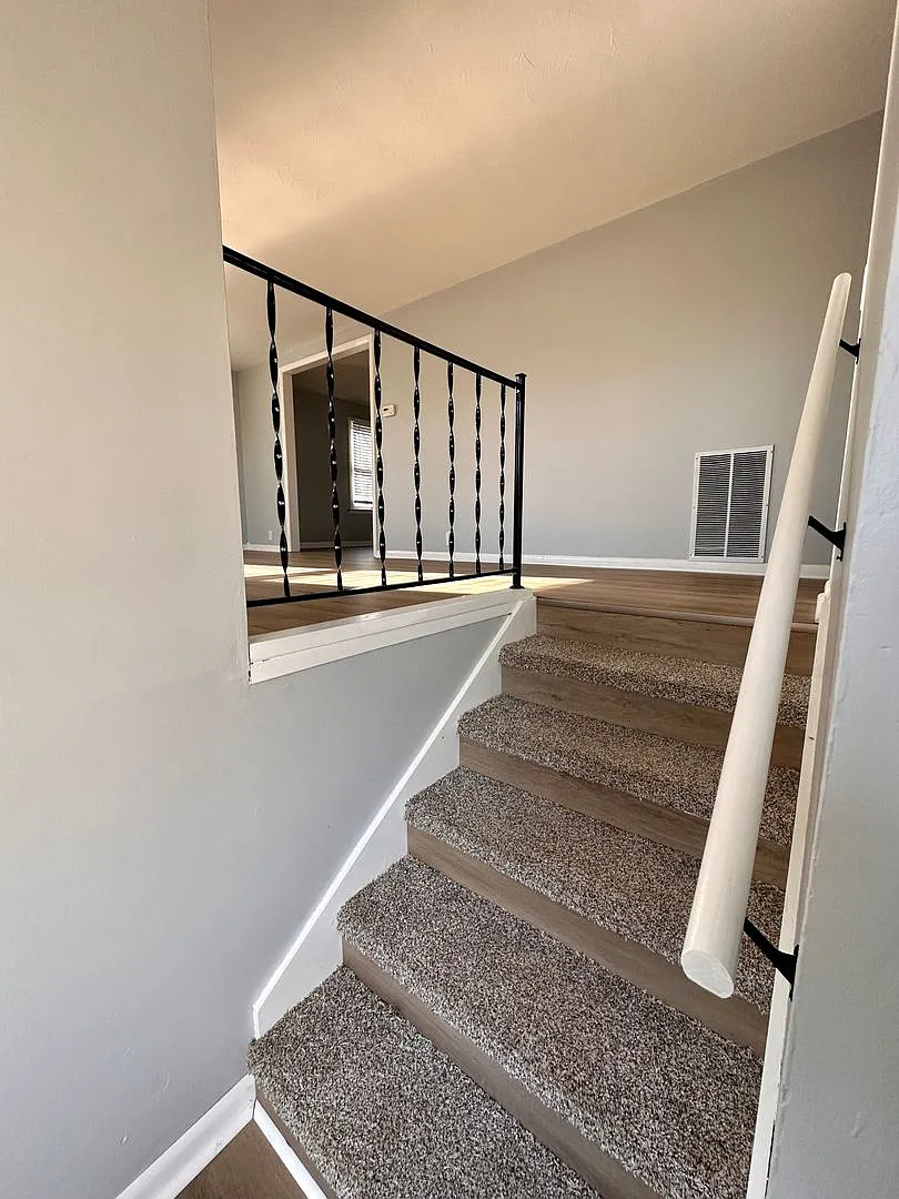 6320 & 6322 N Fruitridge Street — Photo 2