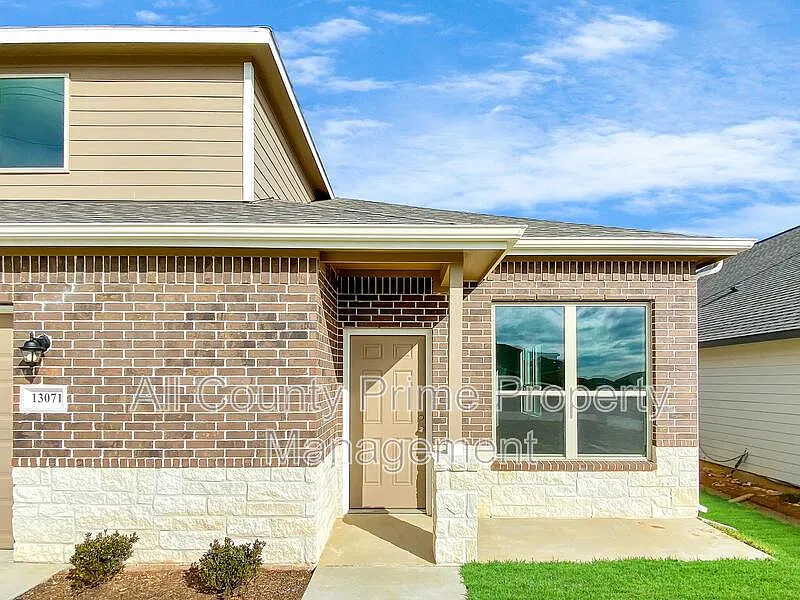 4 bed, 2.5 bath, 1994 sqft, $2,150 — Photo 4