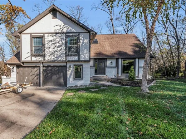 9204 NW 77th St, Weatherby Lake, MO 64152