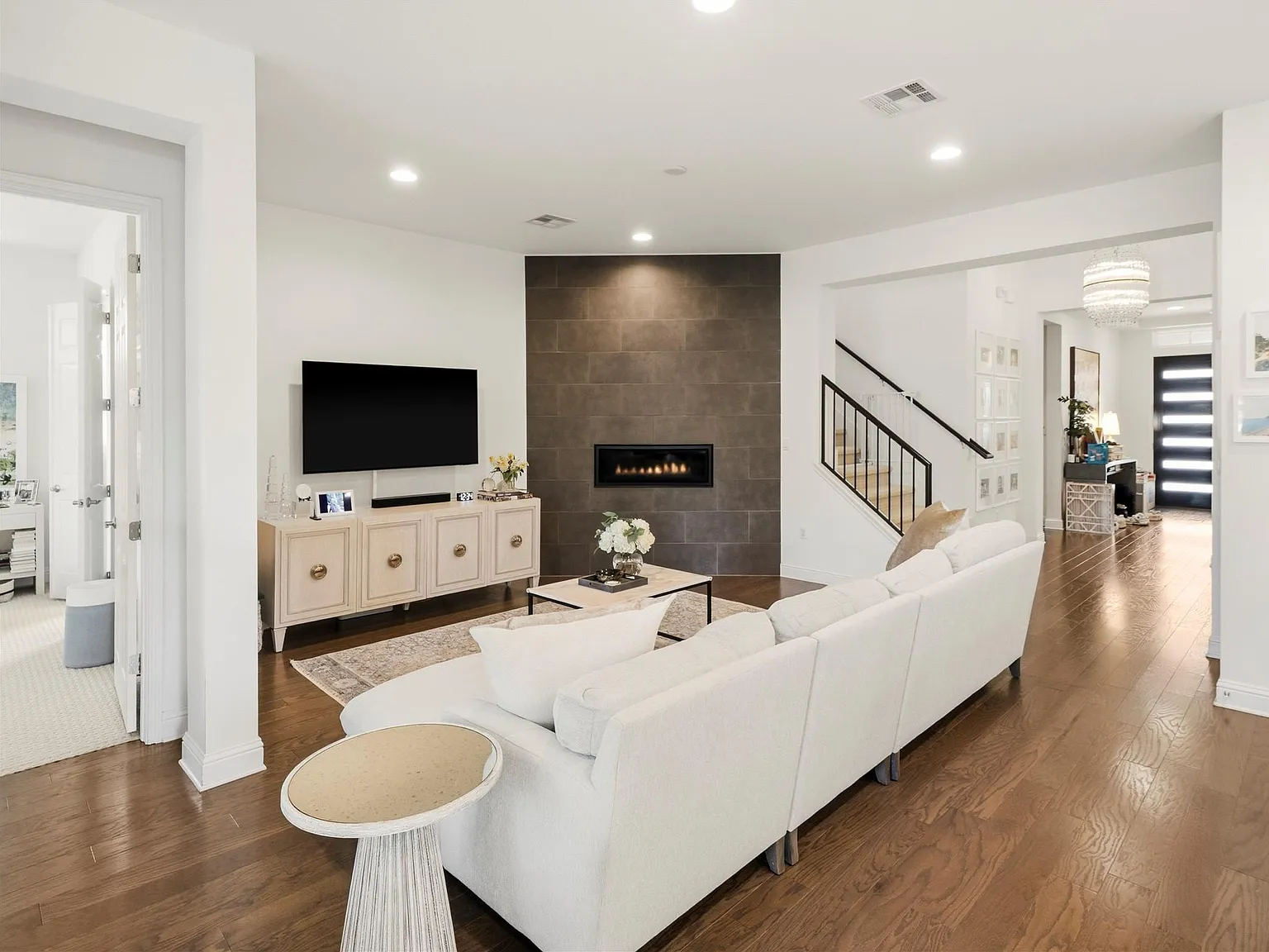 3 bed, 2.5 bath, 3057 sqft, $4,250 — Photo 3