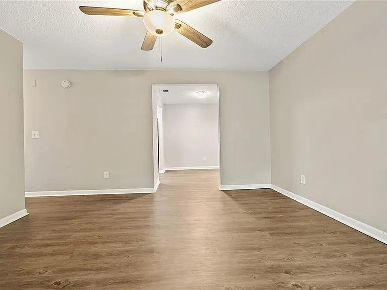 1221 E Mohawk Ave #C — Photo 5