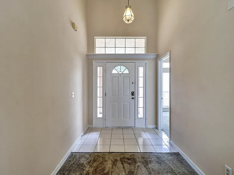 439 Riggs Cir — Photo 2