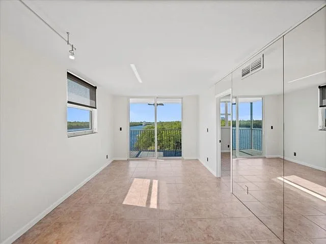 689 NE 6th Ct #4010 — Photo 18