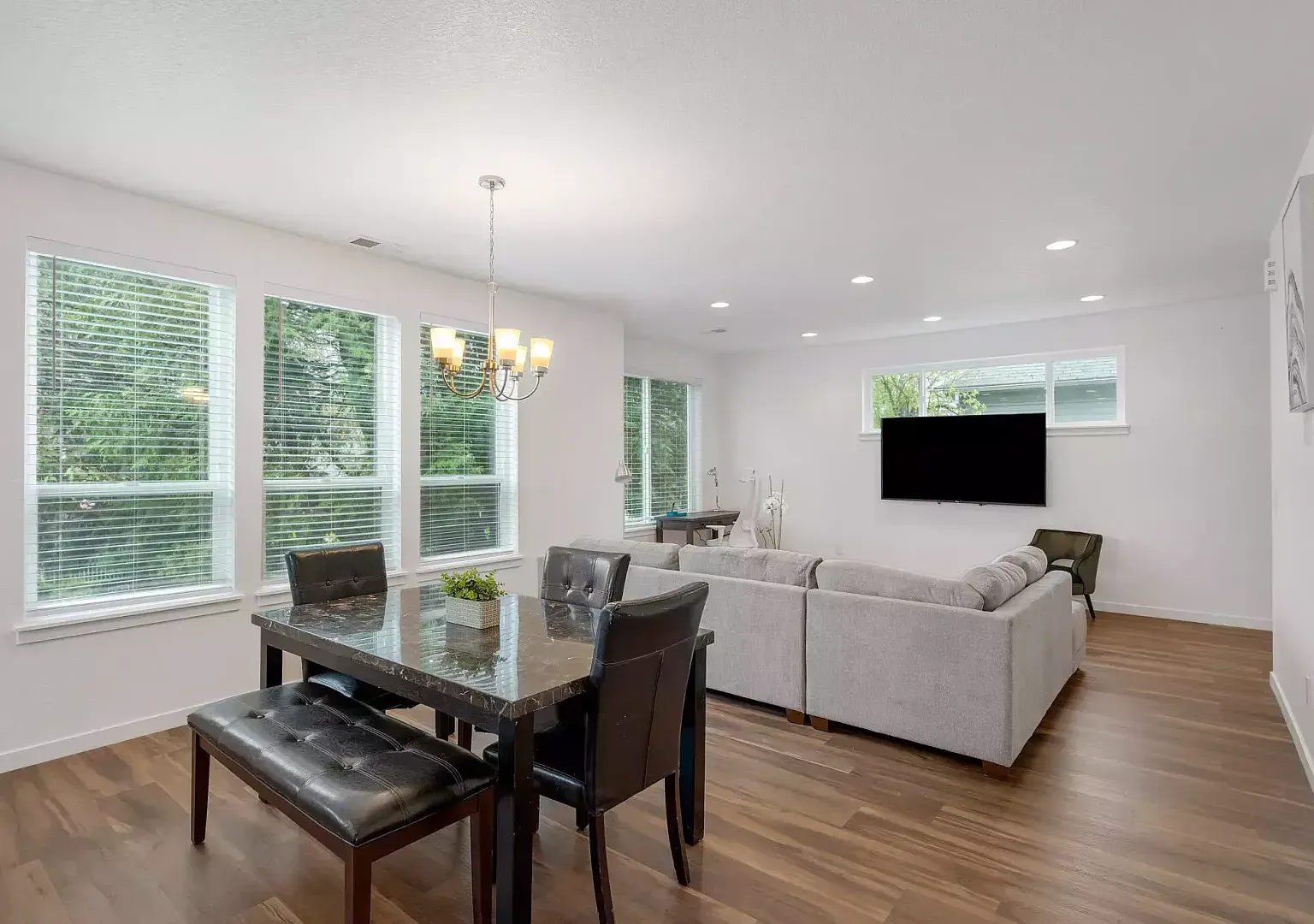 4384 N Gantenbein Ave — Photo 4