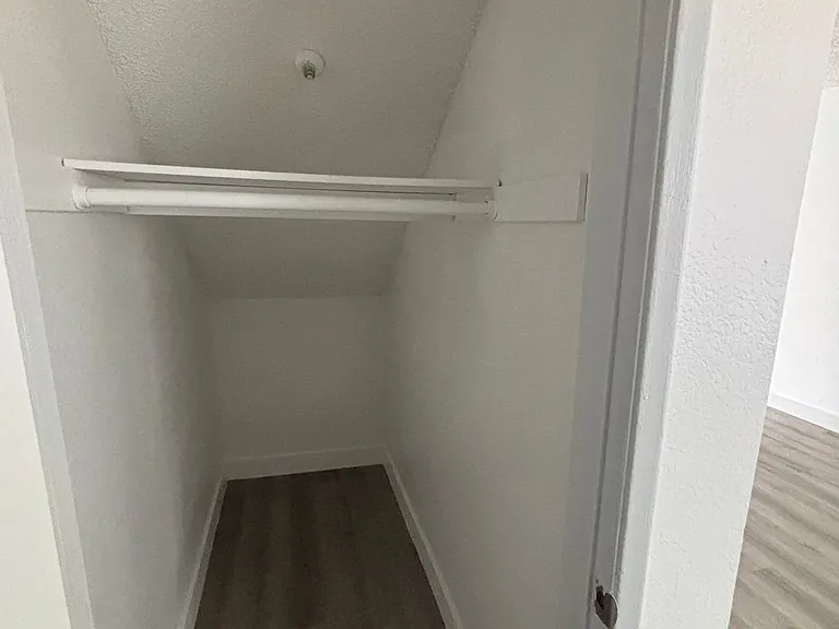 Welcome to 12909 Cordary Ave Comfort & Convenience in the Heart of Hawthorne! — Photo 12