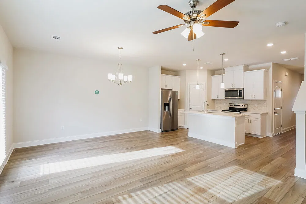 3 bed, 2.5 bath, 1601 sqft, $1,900 — Photo 4