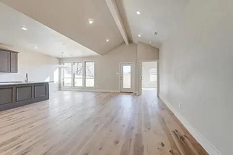 4th image of 102 Hackberry Ln #102