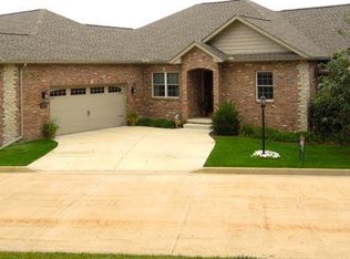 6208 N Lauren Ln, Peoria, IL