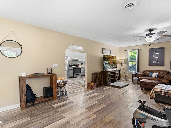 3rd image of 65 Isley Ln