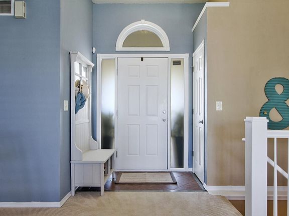 3rd image of 1113 N Bedford Cir