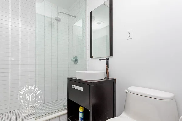 Rented by MySpaceNYC | media 26