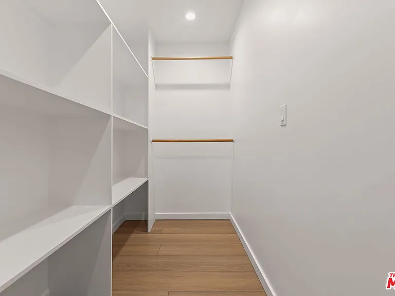 623 N Mariposa Ave — Photo 13
