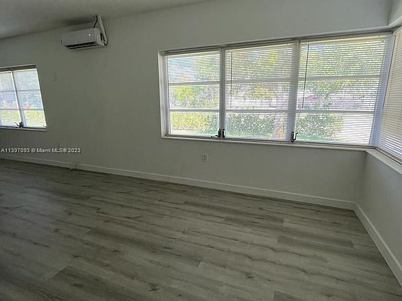 4th image of 1003 SW 4th Ave #2