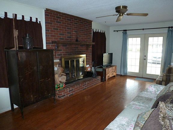 5th image of 270 Redwood Ave