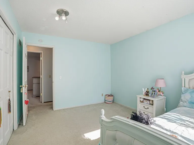 10427 Brown Farm Cir — Photo 38