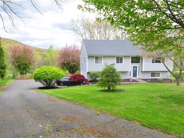 40 Bridle Road, New Milford, CT 06776