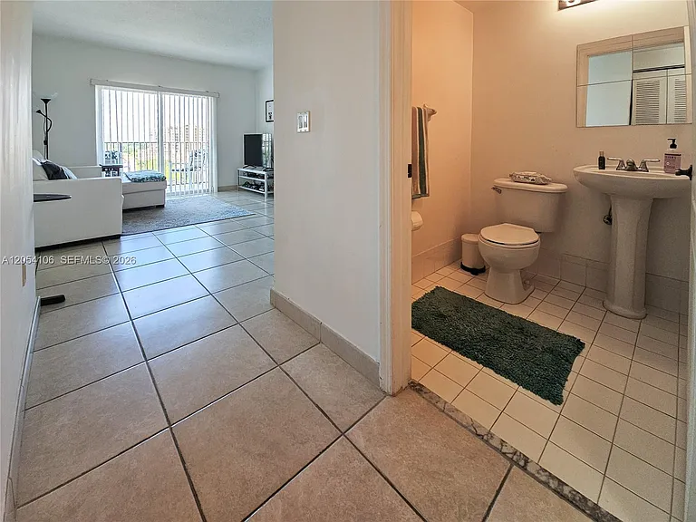 1627 SW 37th Ave #802 — Photo 9