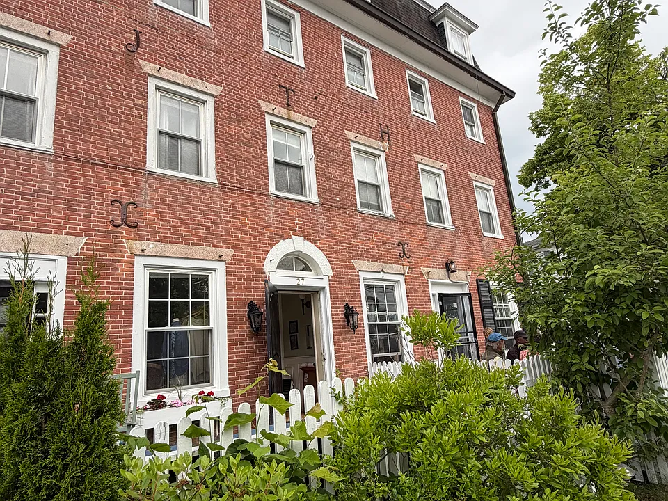 27 Water St #4B