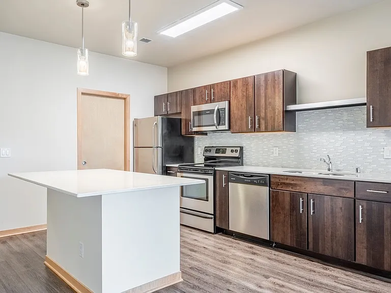 640 W Wilson St — Photo 2