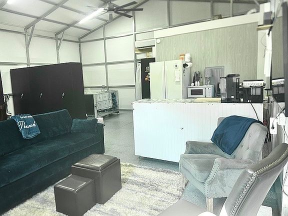 3rd image of 3048 Sweet Home Rd
