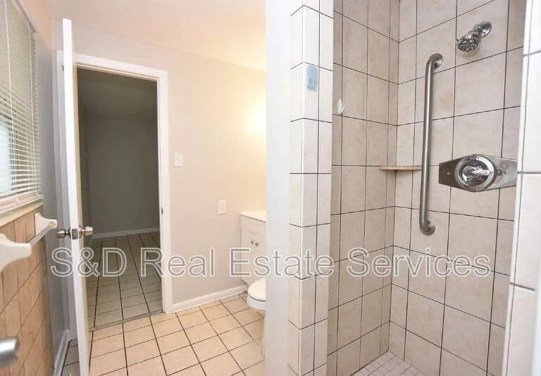 1424 Phyllis St — Photo 13
