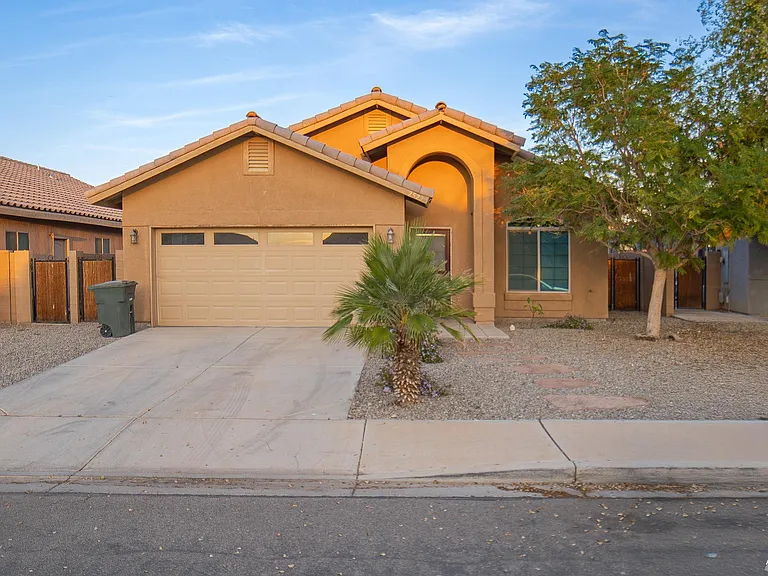 2523 S 41st Way — Photo 1