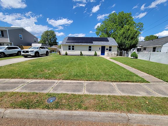 Large front yard and plenty of parking.