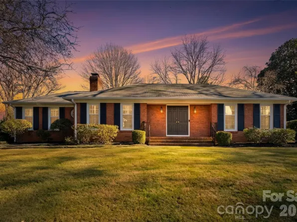 1024 Redcoat Dr, Charlotte, NC 28211