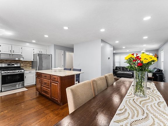 3rd image of 632 Washington St Unit A6