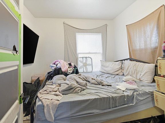 4th image of 2820 Fruitridge Rd