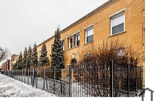 3rd image of 6204 S King Dr #6160