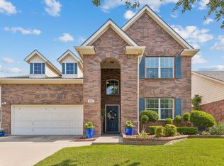 5801 Meadowglen Dr, Argyle, TX 76226
