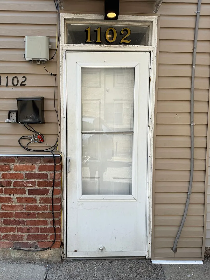 Building Photo - 1102 Langtry St