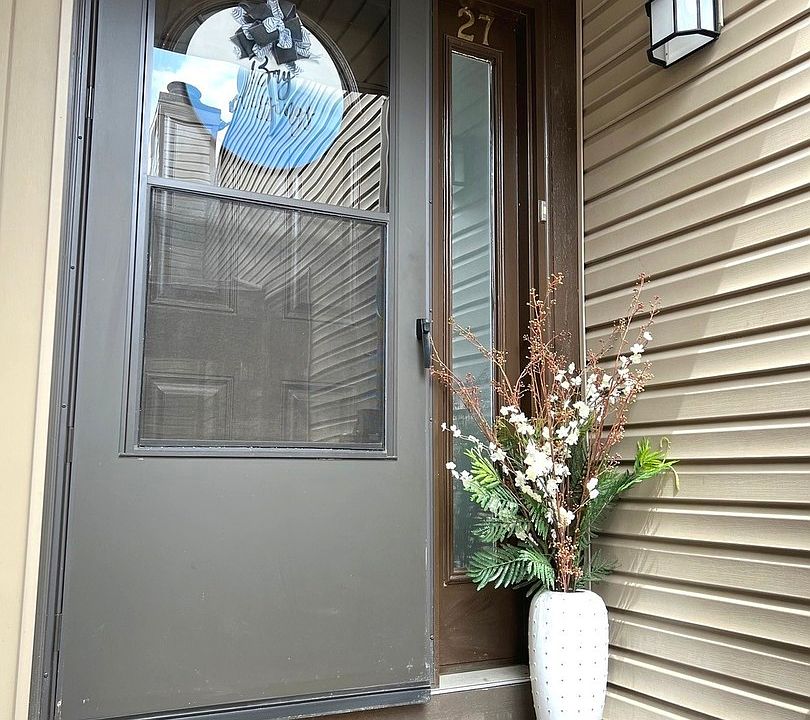 1st image of 27 Mineola Rd #27