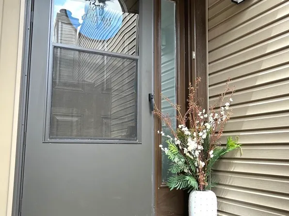 27 Mineola Rd #27, Fox Lake, IL 60020
