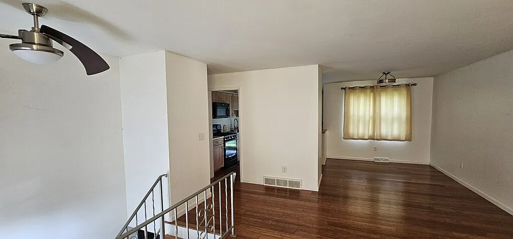 3 bed, 1725 sqft, $2,700 — Photo 3