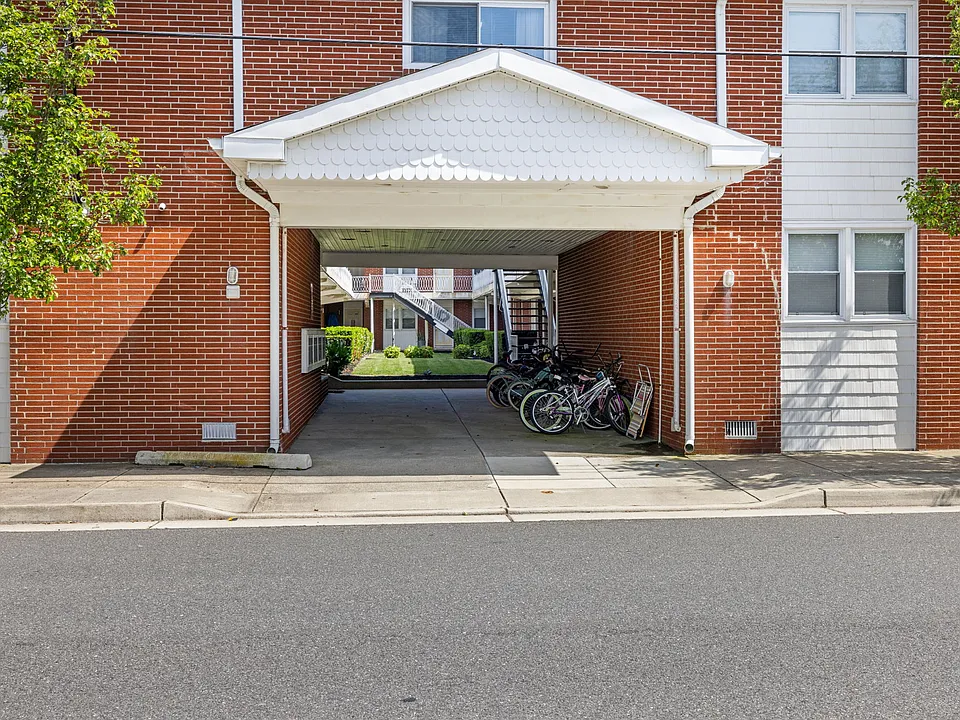 9102 Amherst Ave #B12
