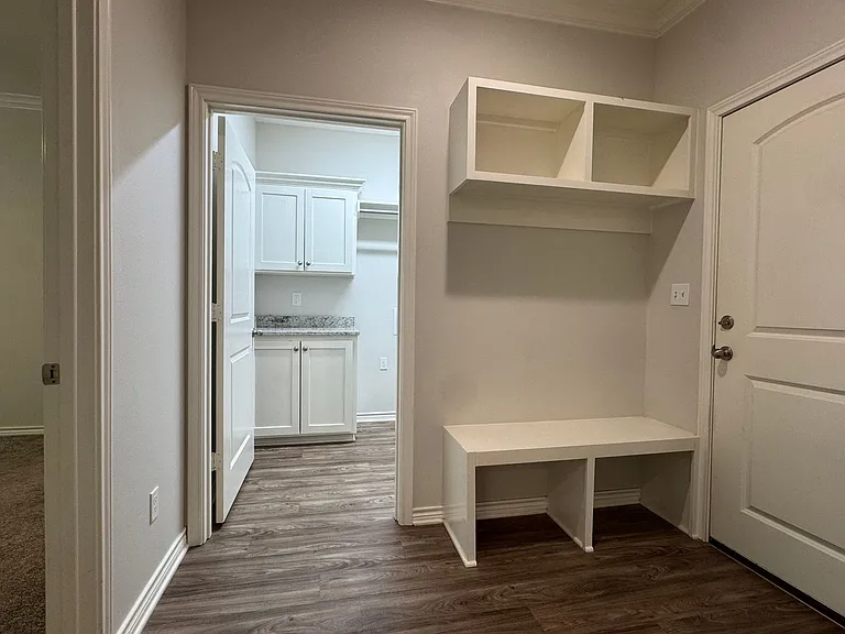 3704-3784 Cottage Park Cir — Photo 18