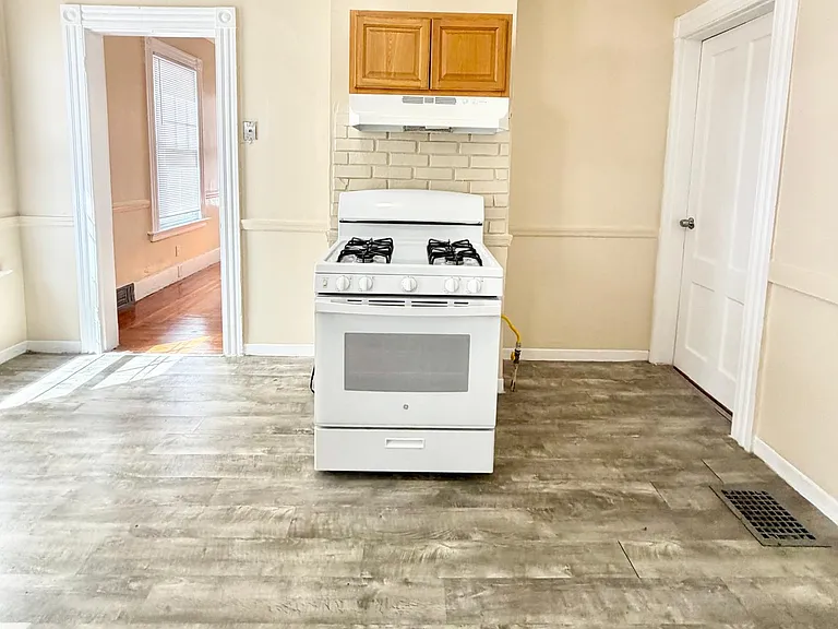 41 Hotchkiss St #1 — Photo 1