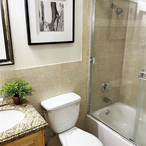 470 Highland Blvd — Photo 8
