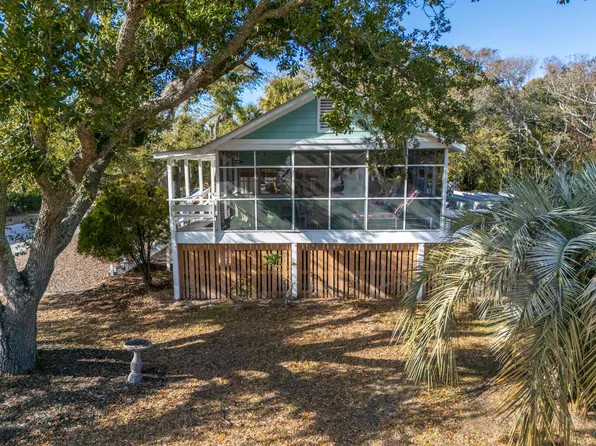 2407 Myrtle St, Edisto Island, SC 29438