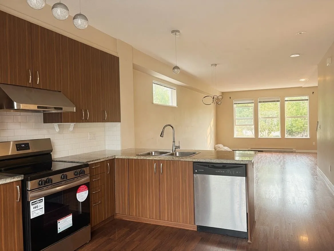 4 bed, 1306 sqft, $3,400 — Photo 3