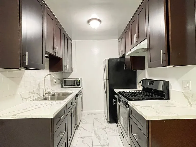 1206 N Hayworth Ave — Photo 4
