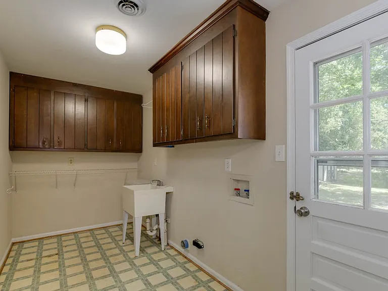 318 Powhatan Dr — Photo 31