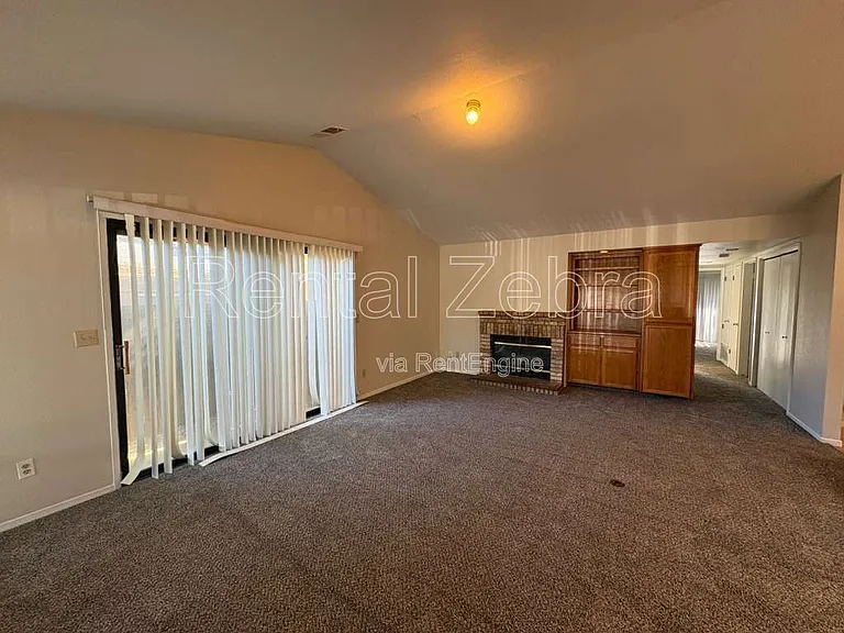 3090 W Queens Cir — Photo 2
