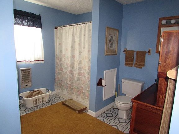 4th image of 176 Kennel Ln