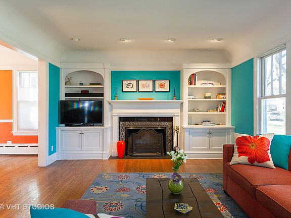 2nd image of 2215 Lincolnwood Dr N