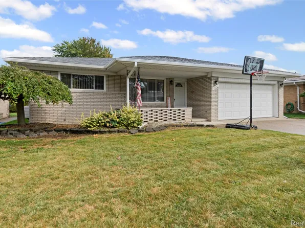 30252 Newport Dr, Warren, MI 48088