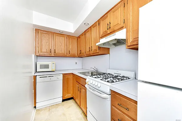 Sold by Voro, LLC | media 17