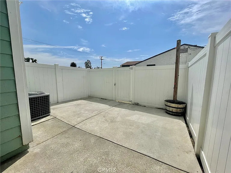 5640 Riverside Dr #110 — Photo 17